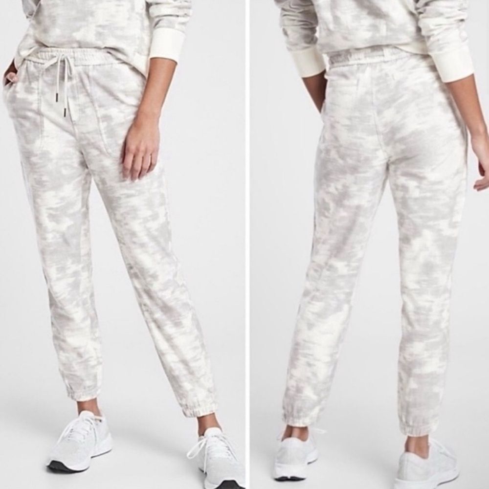 Athleta Inversion Light Gray White Farallon Printed Jogger Cotton- Size 8